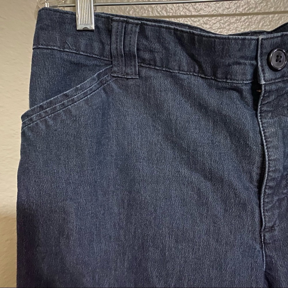 Jean Material Capris - Picture 2 of 5